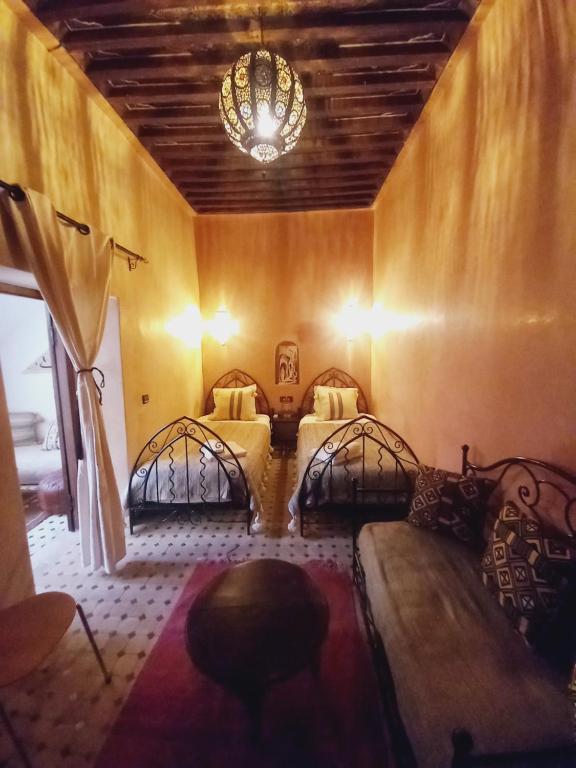 Postel nebo postele na pokoji v ubytování Riad Dada Mouss & Suites