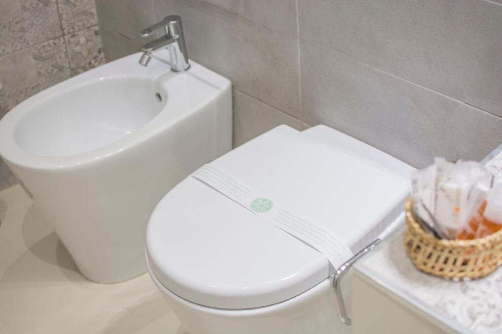 Łazienka w obiekcie Home Catania Dante Accommodations