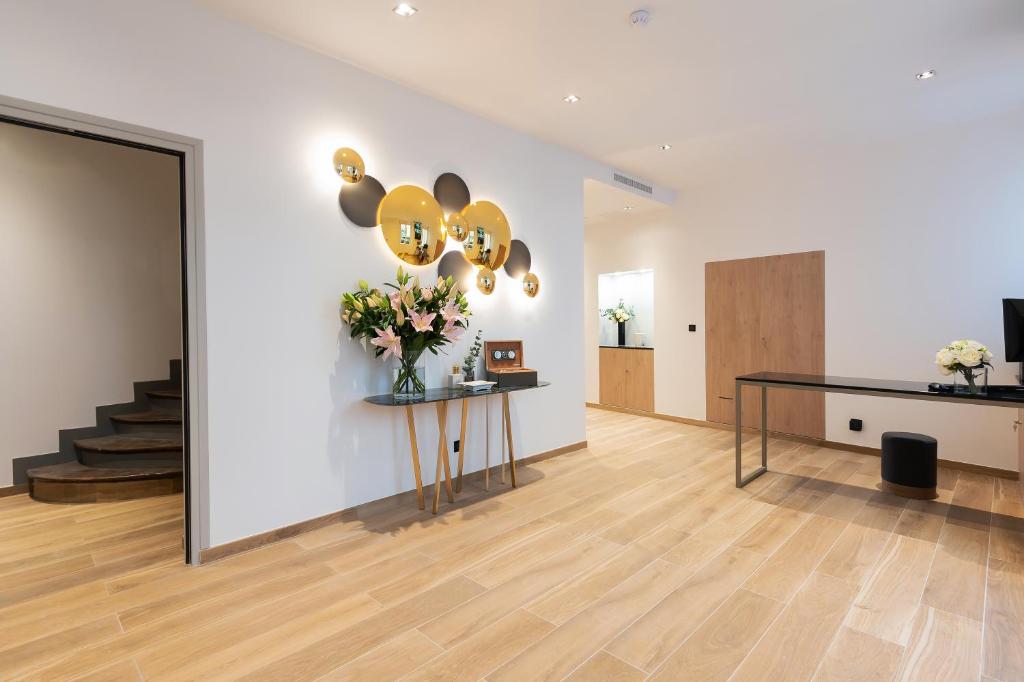 HOTEL AU COEUR DE REPUBLIQUE - Resim 9