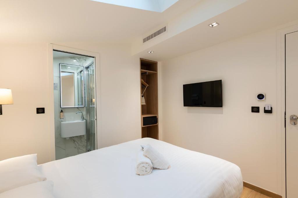 HOTEL AU COEUR DE REPUBLIQUE - Resim 25