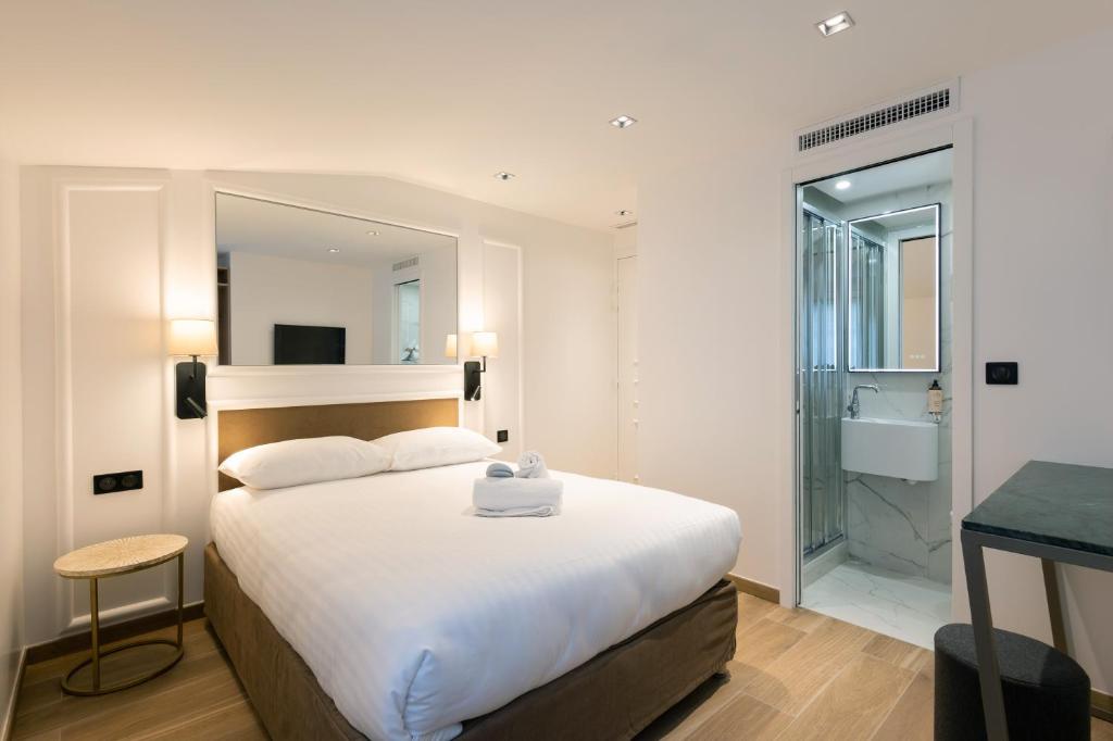 HOTEL AU COEUR DE REPUBLIQUE - Resim 27