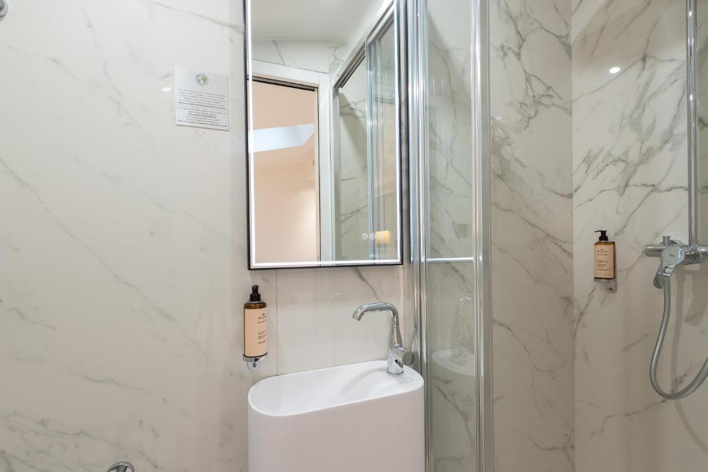 HOTEL AU COEUR DE REPUBLIQUE - Resim 42