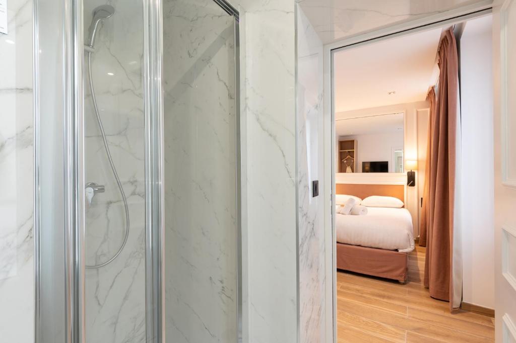 HOTEL AU COEUR DE REPUBLIQUE - Resim 37