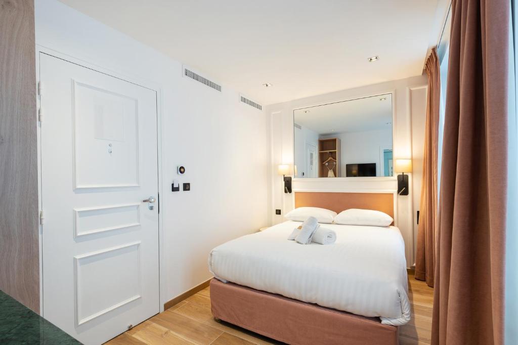 HOTEL AU COEUR DE REPUBLIQUE - Resim 6