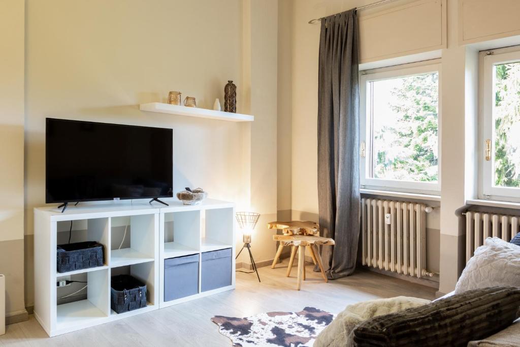 TV a/nebo společenská místnost v ubytování Spazioso ed accogliente a pochi passi dal centro