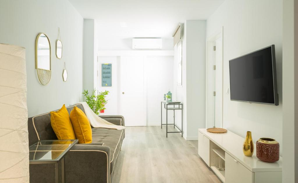 A television and/or entertainment centre at Hercot Canteras Relax