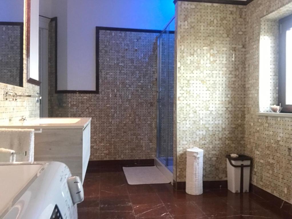 A bathroom at Maria Ancona suite