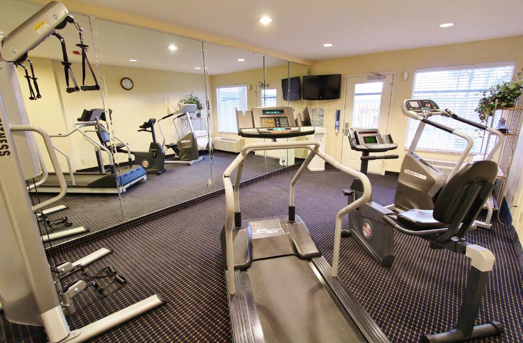 Fitness centrum a/nebo fitness zařízení v ubytování Baymont by Wyndham Flagstaff