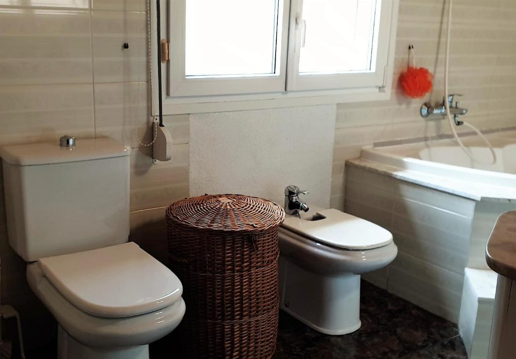 Kúpeľňa v ubytovaní Villa Aquamarina 600 m vom Meer, Casa in Miami Platja, Ferienhaus mit Garten, WLAN, Garage, Terrasse, Grill