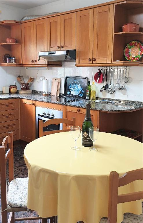 Kuchyňa alebo kuchynka v ubytovaní Villa Aquamarina 600 m vom Meer, Casa in Miami Platja, Ferienhaus mit Garten, WLAN, Garage, Terrasse, Grill