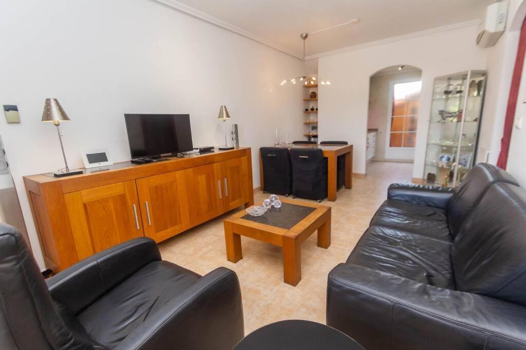 Televízia a/alebo spoločenská miestnosť v ubytovaní La casa de mi suenos