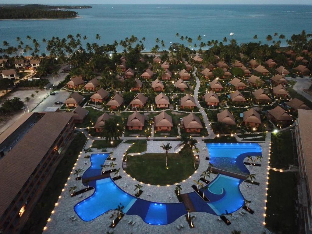 eine Luftansicht des Resorts in der Unterkunft Flat aconchegante no Eco Resort Praia dos Carneiros - Cama Queen in Tamandaré