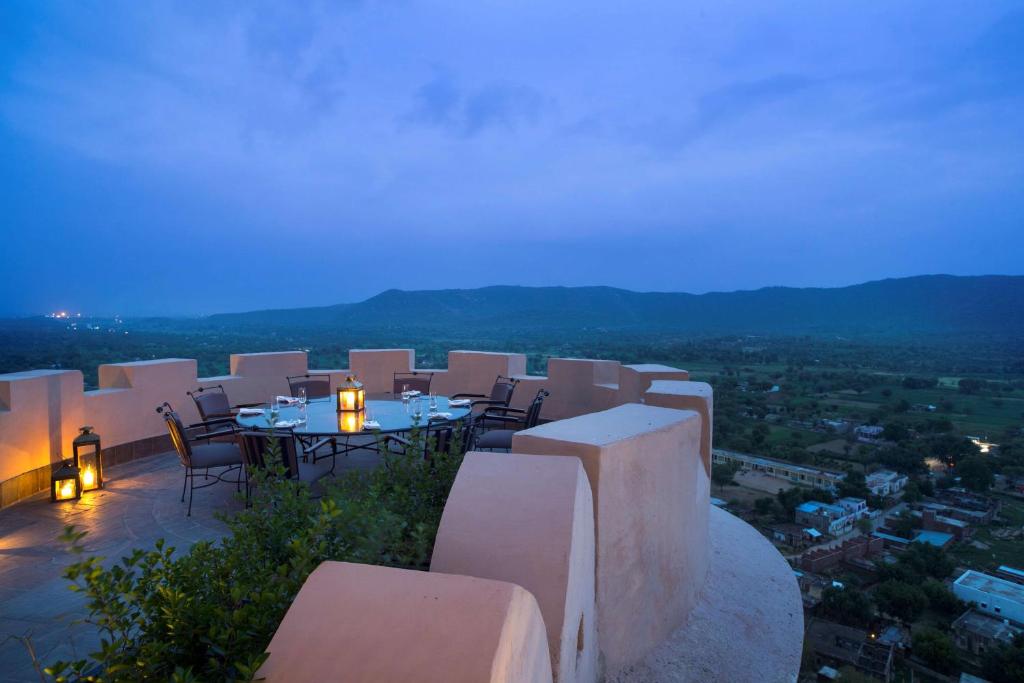 Gourmet wedding dining setup at Alila Fort Bishangarh