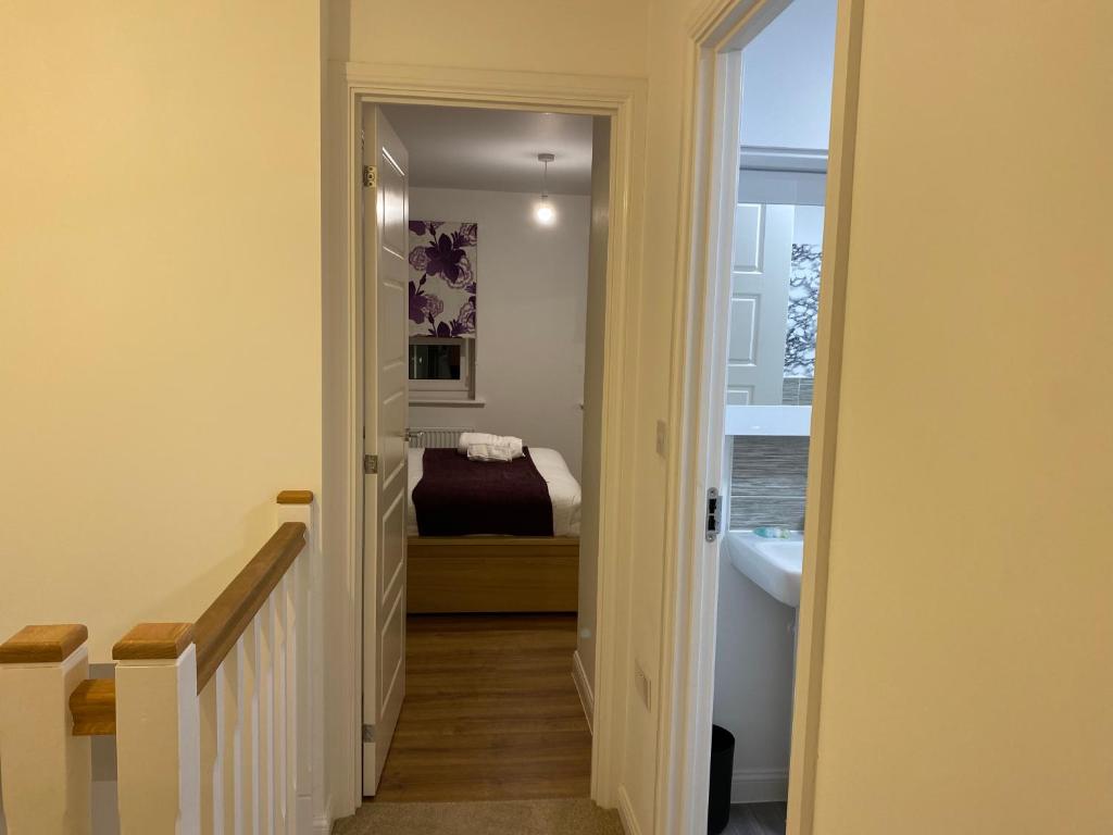 Fotografie z fotogalerie ubytování Spacious 2 Bed House for Corporate and Family Stays v destinaci Basingstoke