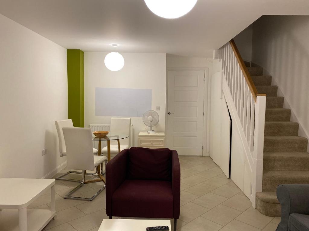 Fotografie z fotogalerie ubytování Spacious 2 Bed House for Corporate and Family Stays v destinaci Basingstoke