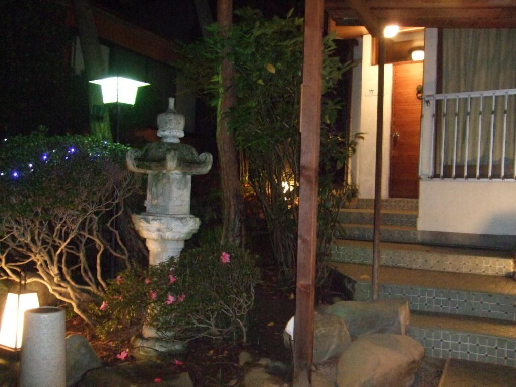 Zahrada ubytování Marunaka Ryokan