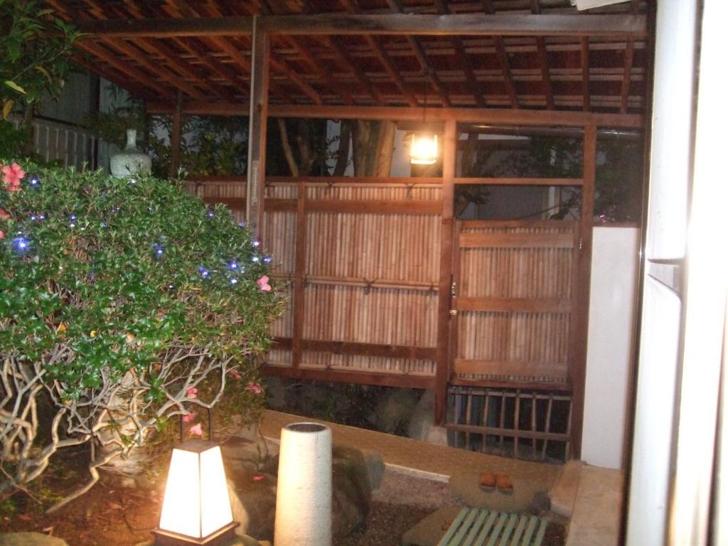 Zahrada ubytování Marunaka Ryokan