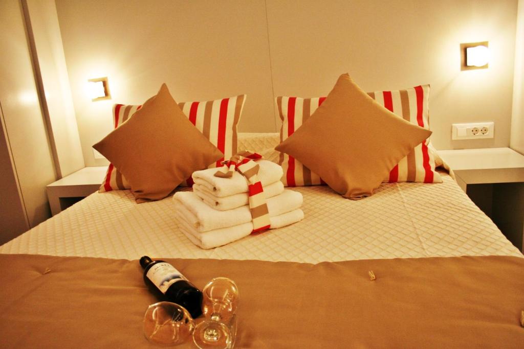 A bed or beds in a room at Lindos Beauty