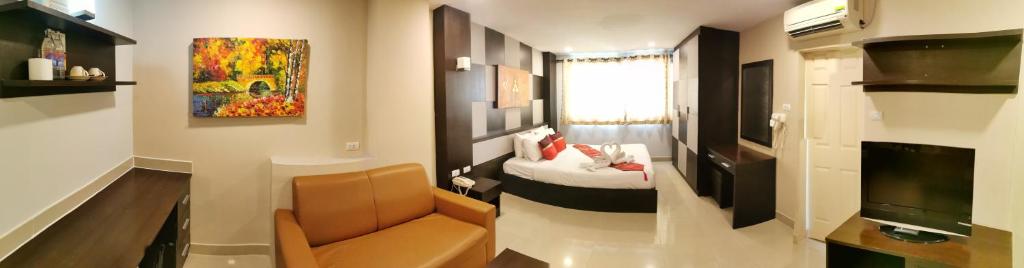TV a/nebo společenská místnost v ubytování Regent Suvarnabhumi Hotel
