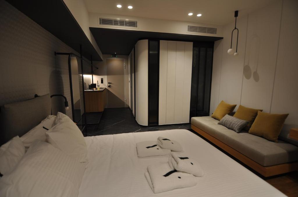 Uma cama ou camas num quarto em Athinaion Recreation Suites