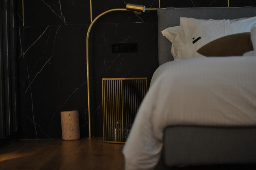 Uma cama ou camas num quarto em Athinaion Recreation Suites