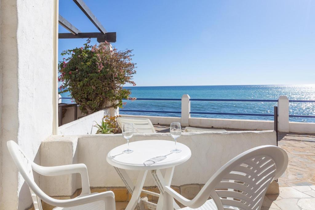 Beach Apartment directly by the Sea, Sitio de Calahonda ...