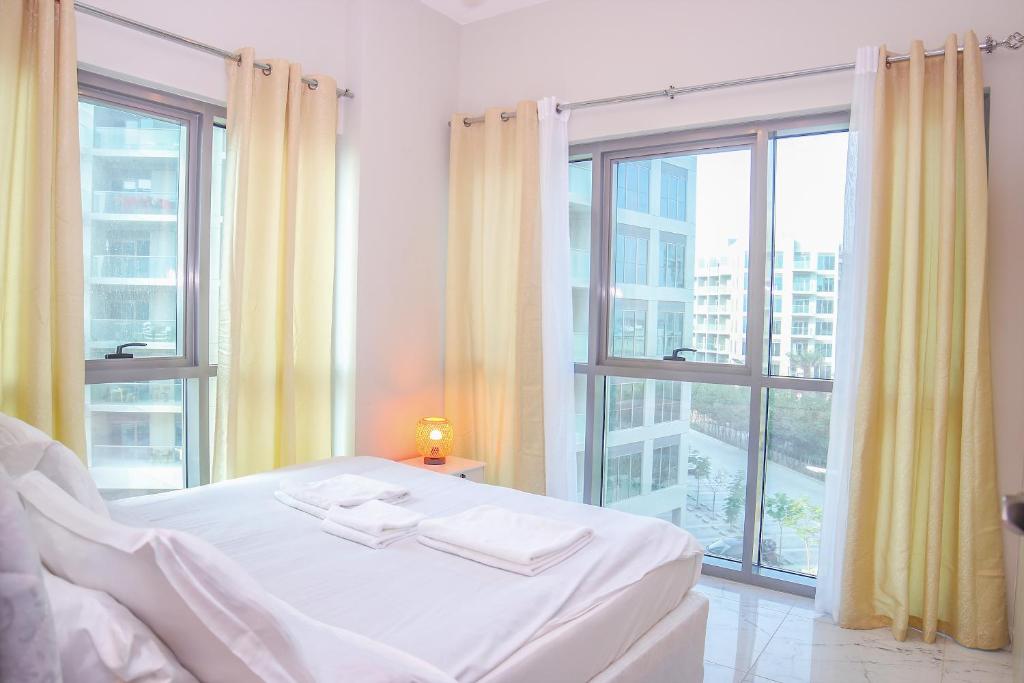 Postel nebo postele na pokoji v ubytování SHH - 2 Bedroom Apartment in Mag 555, Dubai South