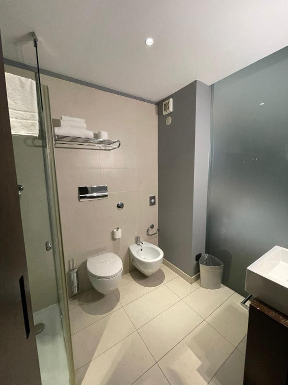 A bathroom at Bes Hotel Cremona Soncino
