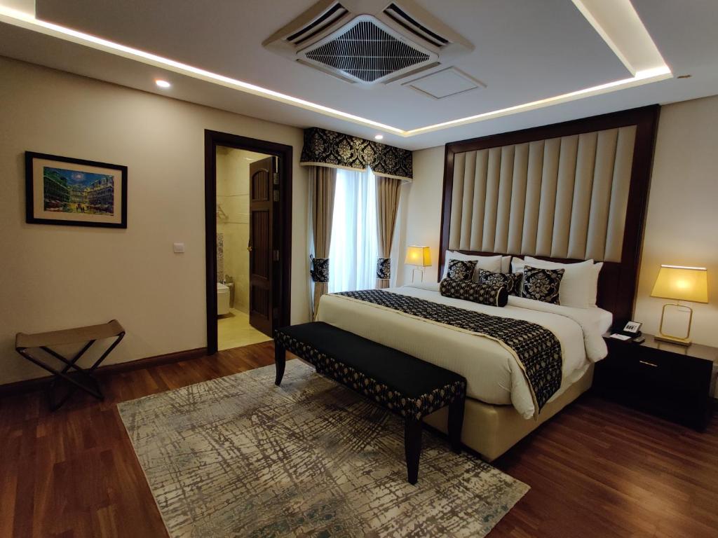 Ramada by Wyndham Lahore Gulberg II - Suite Royale - Non-Fumeurs