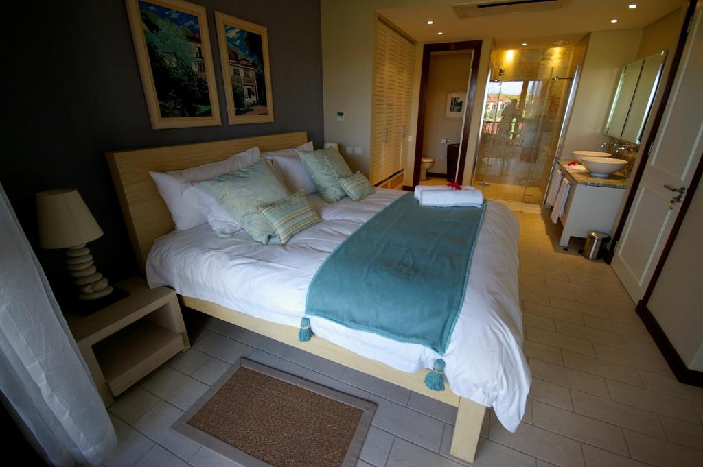 Postel nebo postele na pokoji v ubytování Bigarade Suite by Simply-Seychelles