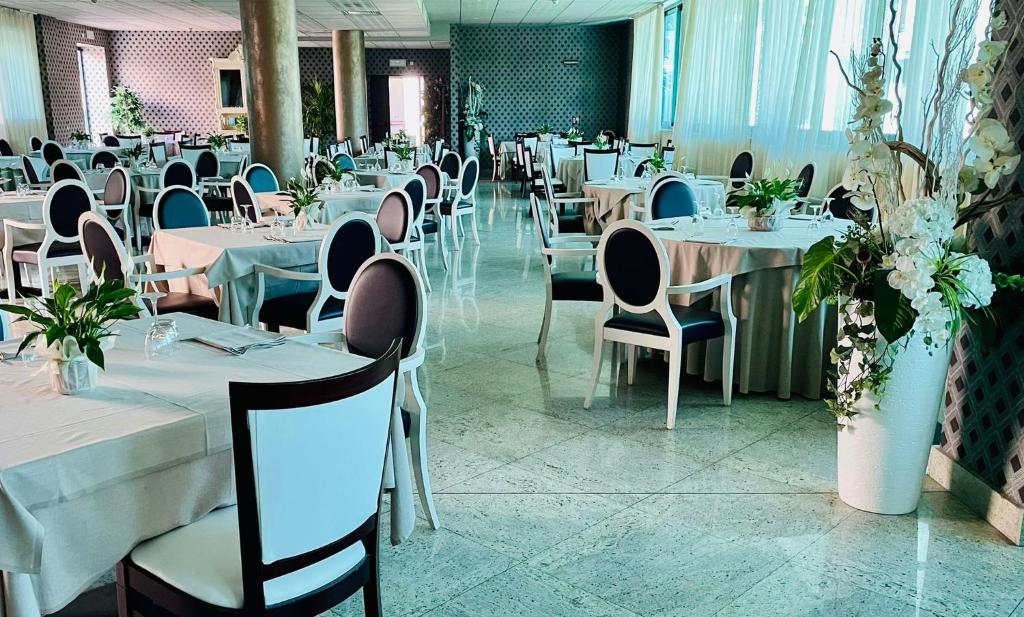 Restaurace v ubytování Hotel Parisi