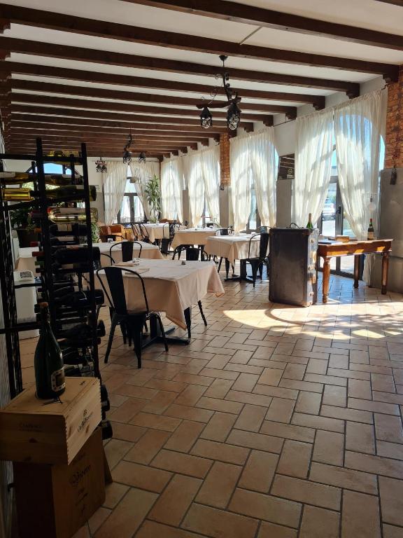 Restauracja lub miejsce do jedzenia w obiekcie il Glicine B&B RISTORANTE