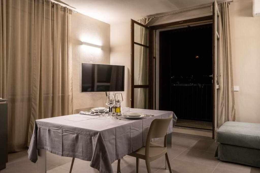 A television and/or entertainment centre at Orta Paradise 26
