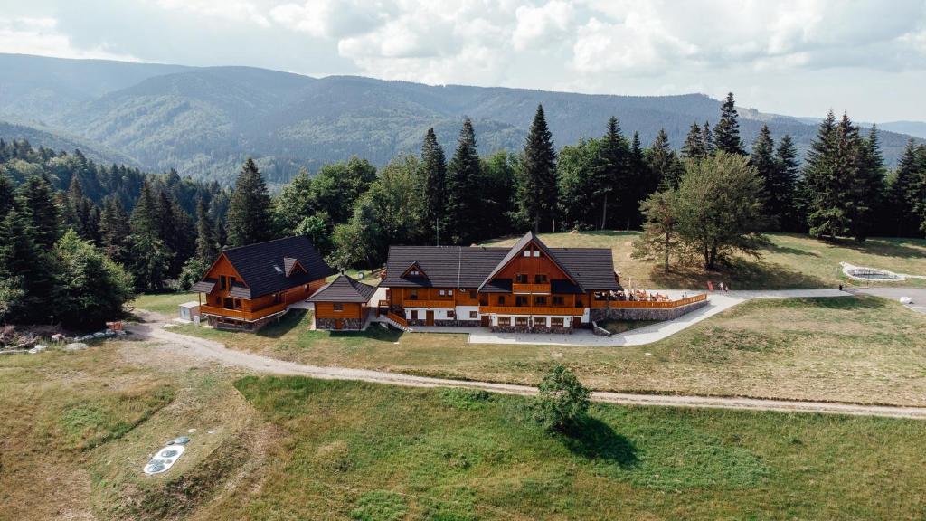 an aerial view of a large house in the mountains at Wellness penzión Kráľov dvor in Čremošné