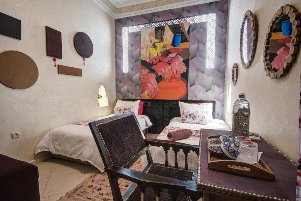 Una cama o camas en una habitación de Riad Les Oliviers & Spa