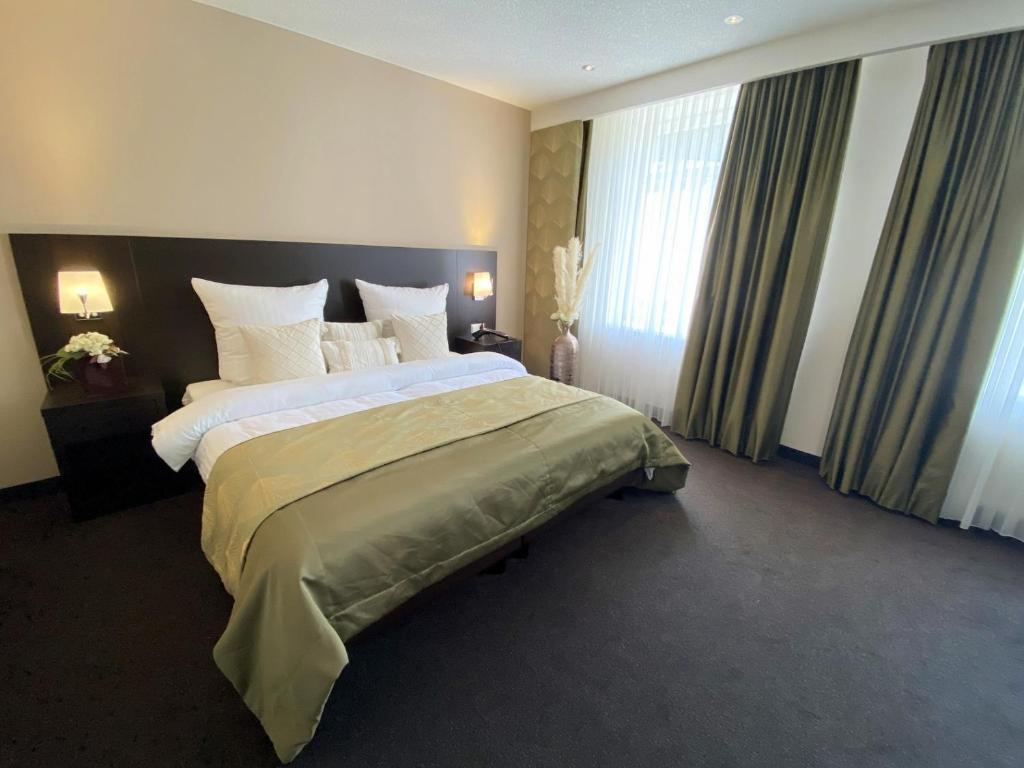 Postel nebo postele na pokoji v ubytování REGIOHOTEL Naturresort Ilsenburg