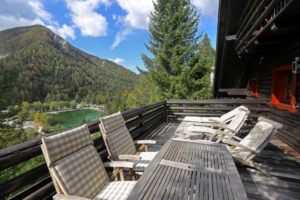 Mountain Dreams House - Stunning view over Lake Jasna! - Three-Bedroom Townhouse