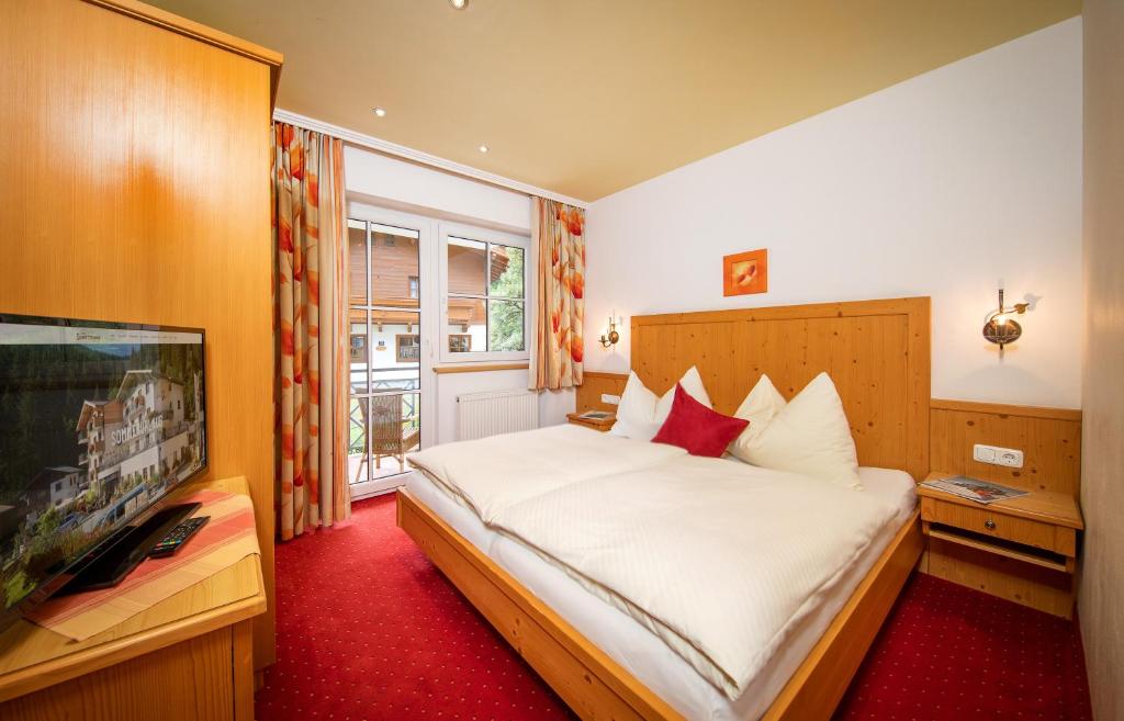 Postel nebo postele na pokoji v ubytování Hotel Der Schmittenhof