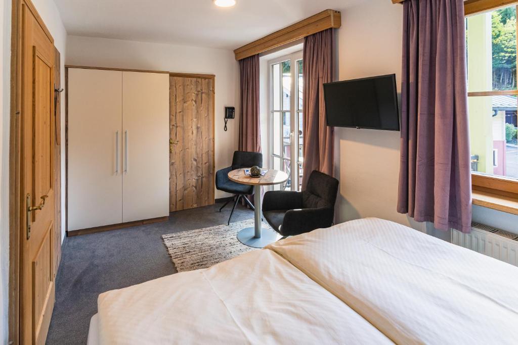 TV a/nebo společenská místnost v ubytování Hotel Der Schmittenhof