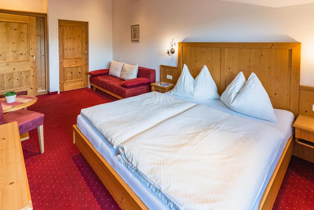 Postel nebo postele na pokoji v ubytování Hotel Der Schmittenhof