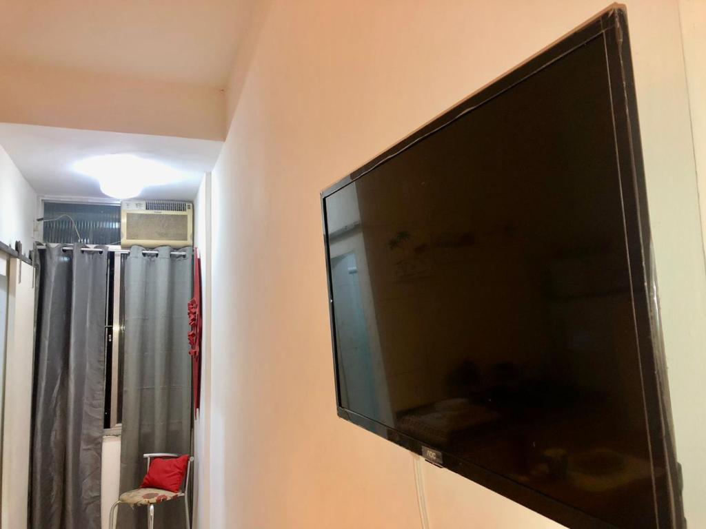 a large flat screen tv hanging on a wall at Lapa II Cultura Museus e Praias no Centro GR in Rio de Janeiro