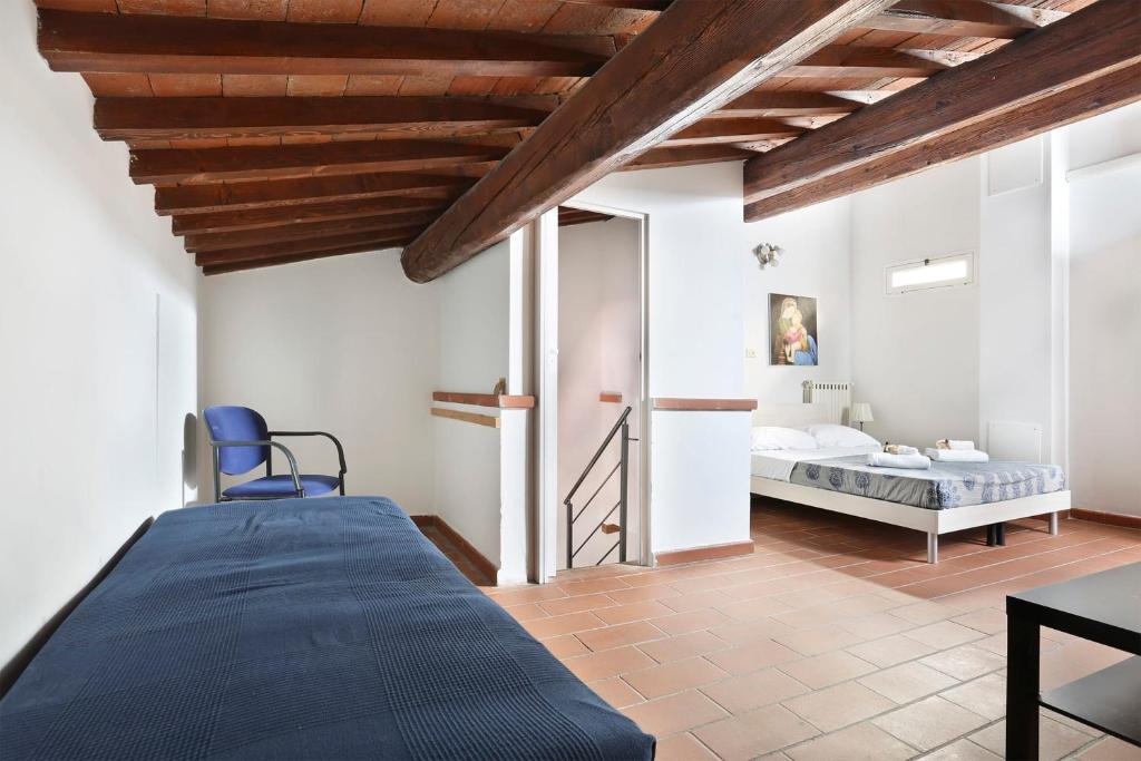 Łóżko lub łóżka w pokoju w obiekcie Tornabuoni apartment in central Florence