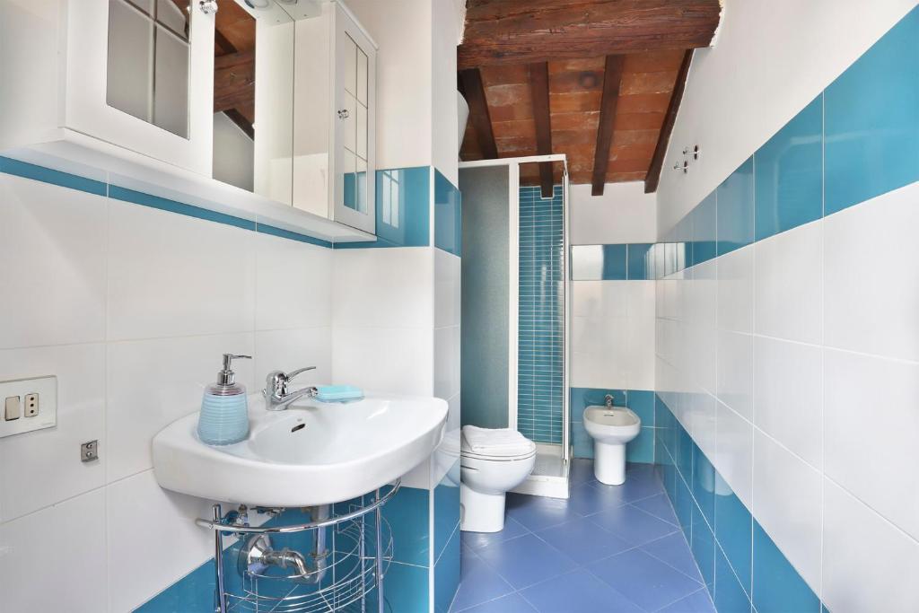 Łazienka w obiekcie Tornabuoni apartment in central Florence