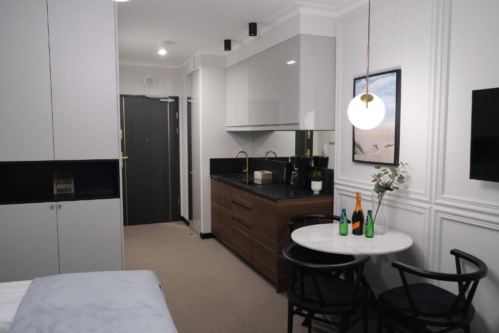 Blue Horizon Apartments - Studio Apartment