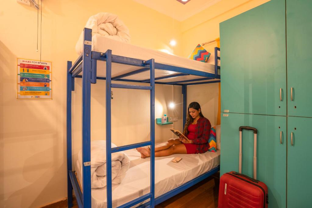 Postel nebo postele na pokoji v ubytování goSTOPS Mussoorie, Library Road