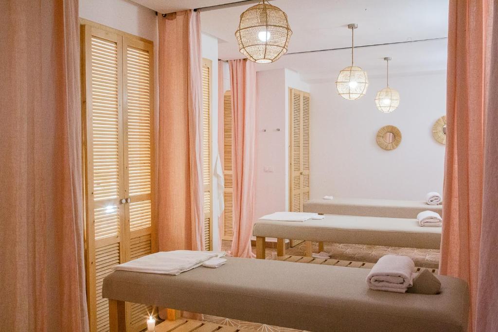 Postel nebo postele na pokoji v ubytování Le Pavillon de la Kasbah & SPA Marrakech
