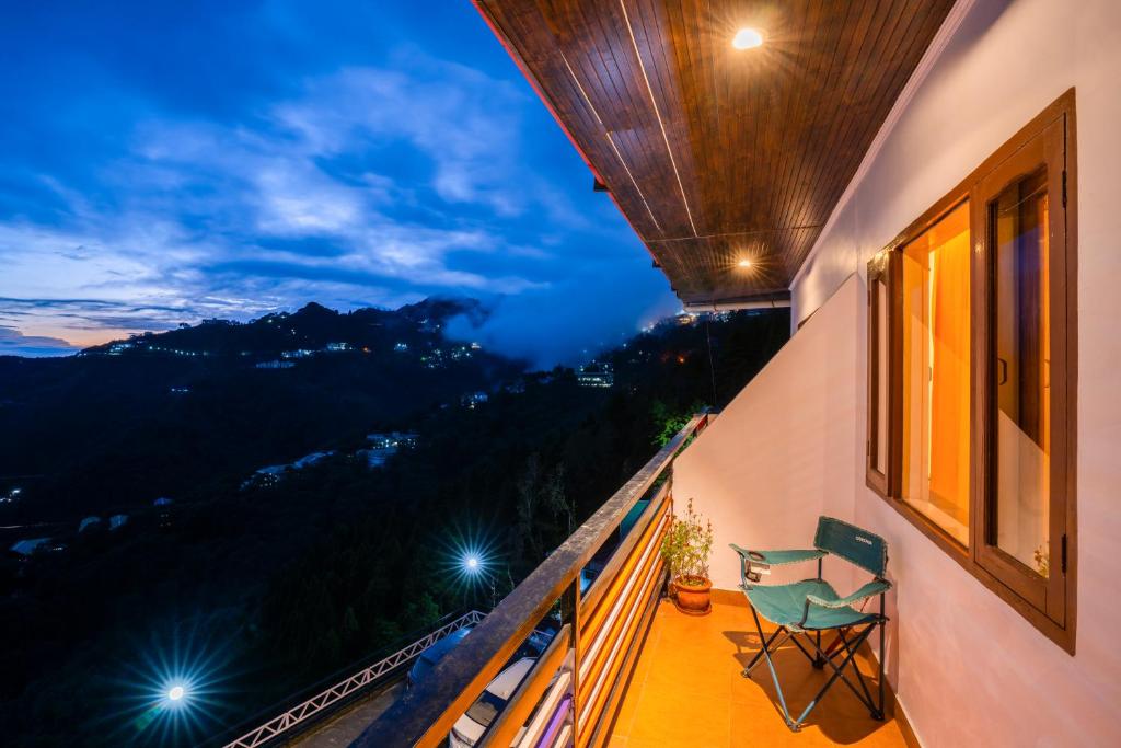 Nespecifikovaný výhled na hory nebo výhled na hory při pohledu z hostelu