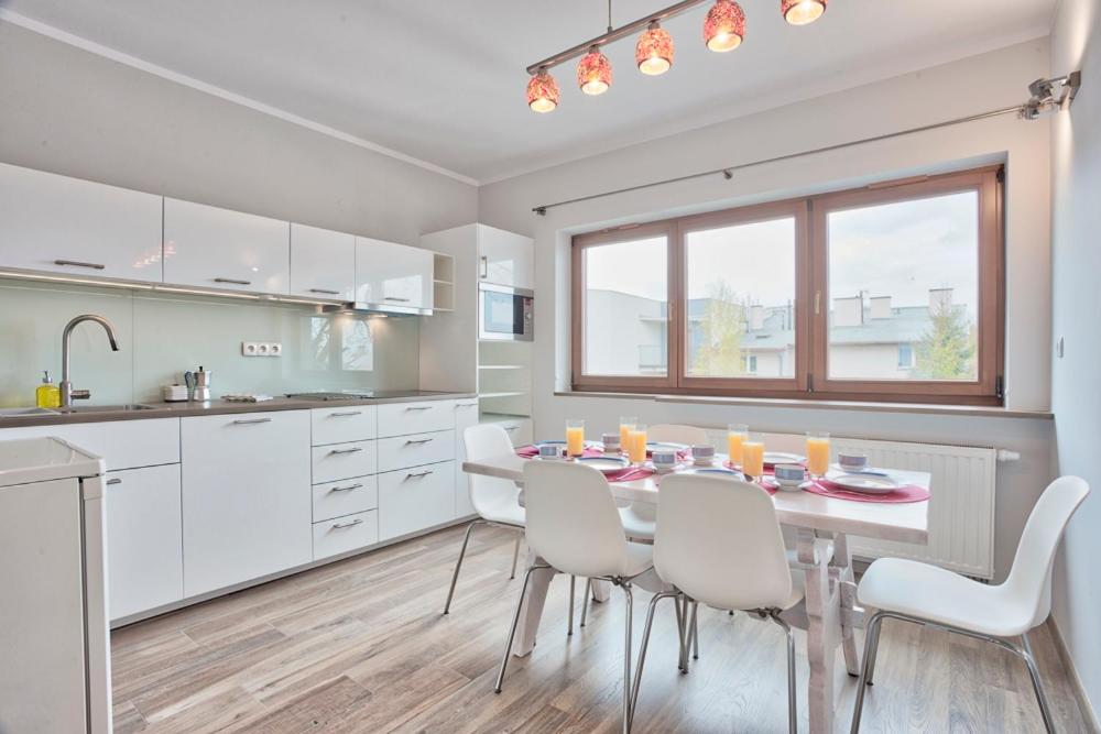 Kuchyň nebo kuchyňský kout v ubytování Family Apartment by Tyzenhauz