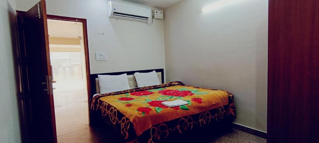 Lime Tree Luxurious 3BHK Serviced Apartment Near Medanta - Two-Bedroom Apartment