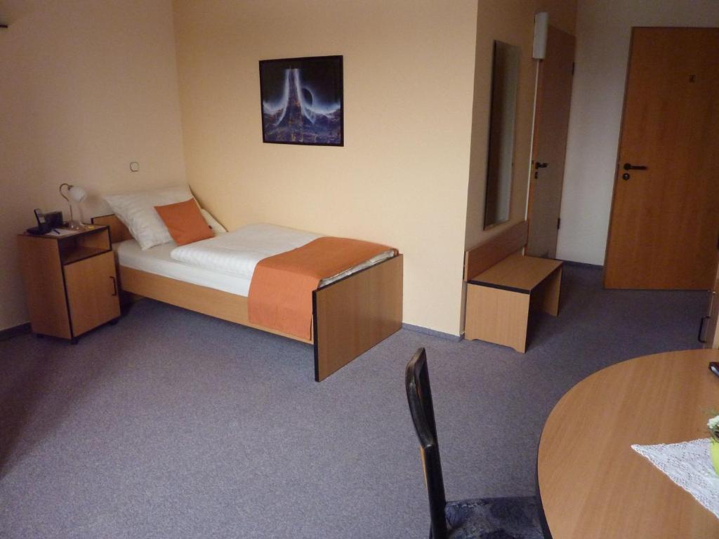 Postel nebo postele na pokoji v ubytování Pension an der Weisseritz